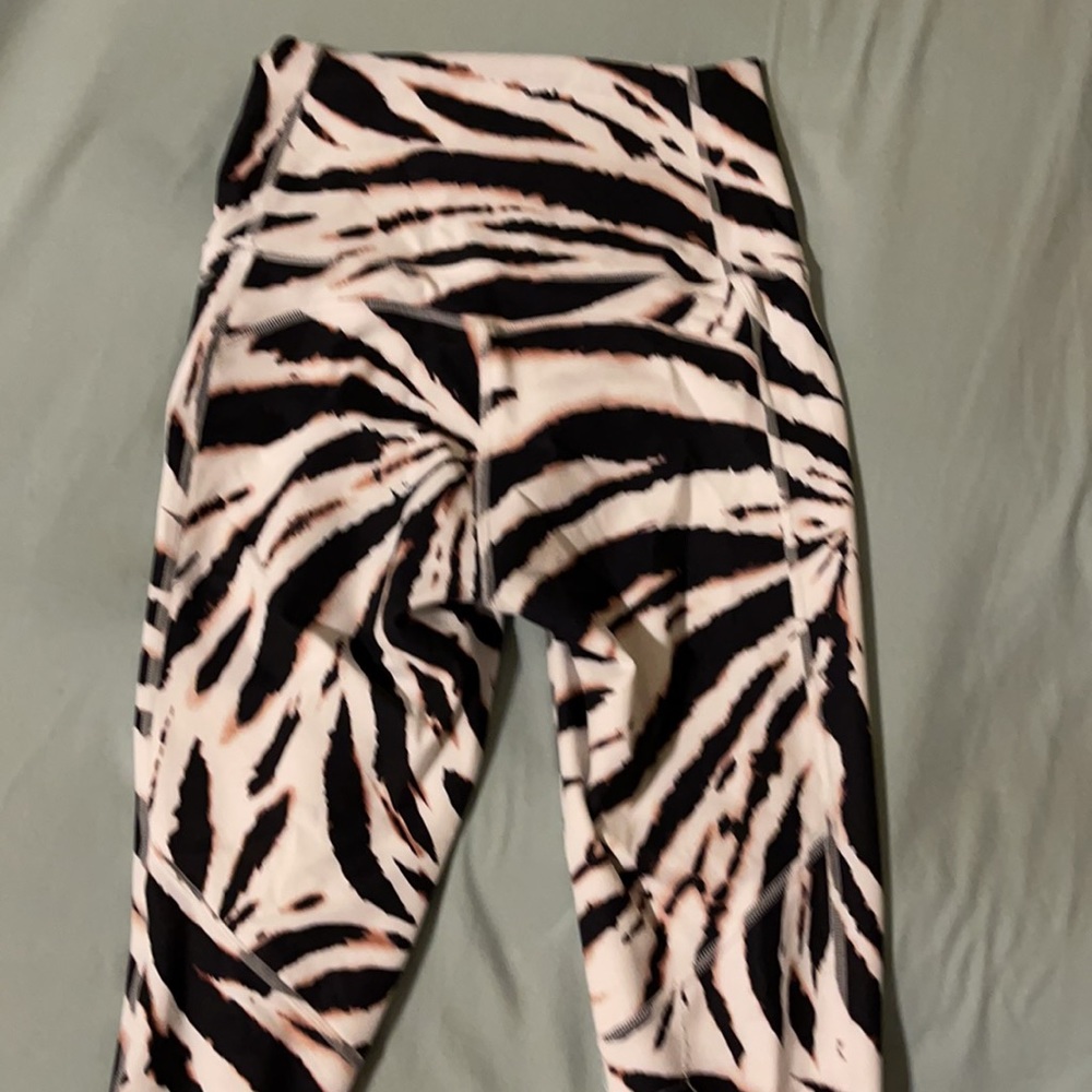Fabletics - Picture 2 of 2